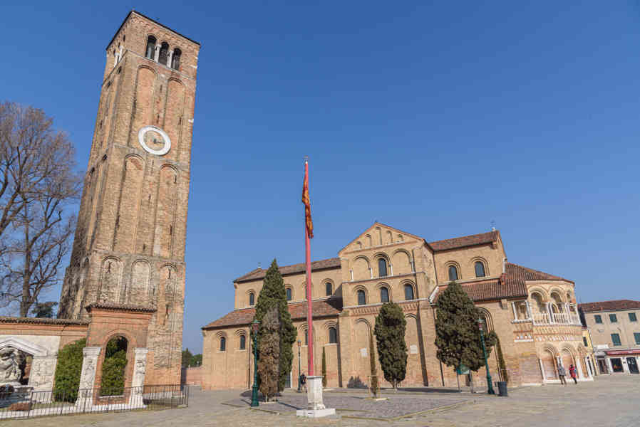Italia - Venecia 294 - isla de Murano - basílica de Santa María y San Donato.jpg